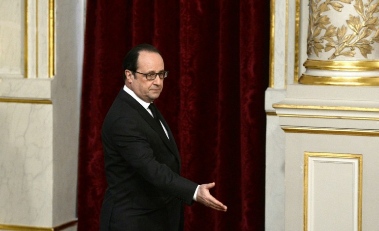 Paris (AFP). Attentats/Défense: Hollande annule 10.000 suppressions de postes et en crée 800 nets sur 3 ans