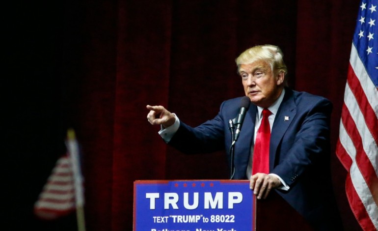 BETHPAGE (Etats-Unis) (AFP). Trump attaque Cruz à New York devant des milliers de supporters enthousiastes