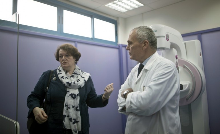 Gaza (Territoires palestiniens) (AFP). Gaza: une députée britannique reprend le bistouri contre le cancer du sein