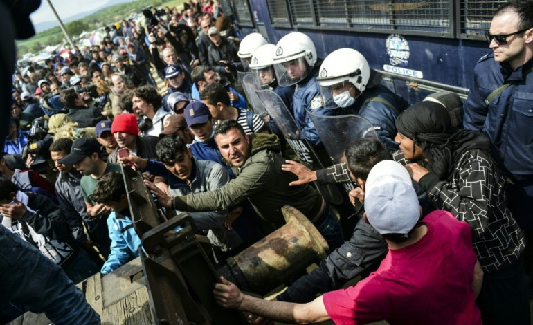 Idomeni (Grèce) (AFP). Migrants: Athènes accuse Skopje après les incidents d'Idomeni