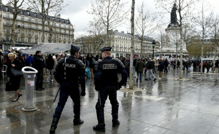 Paris (AFP). "Nuit debout": à Paris, malgré l'évacuation, le mouvement veut continuer