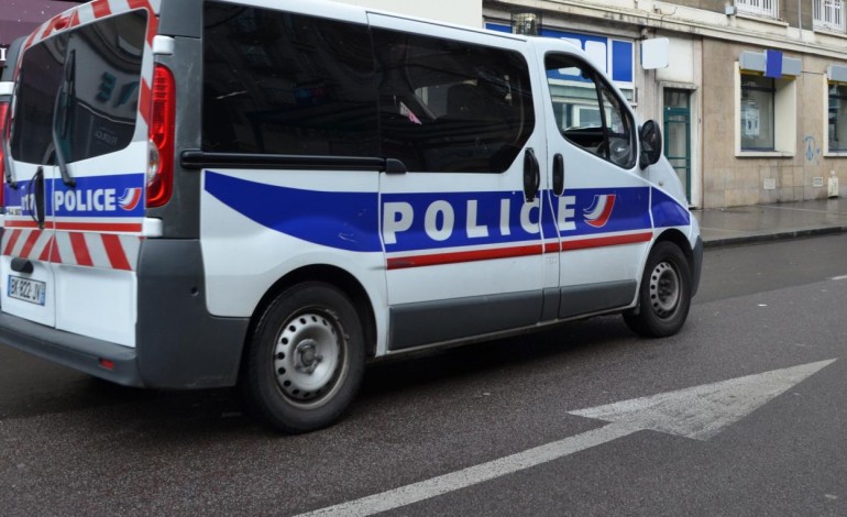 Six clandestins découverts dans la remorque d'un camion à Grand-Quevilly