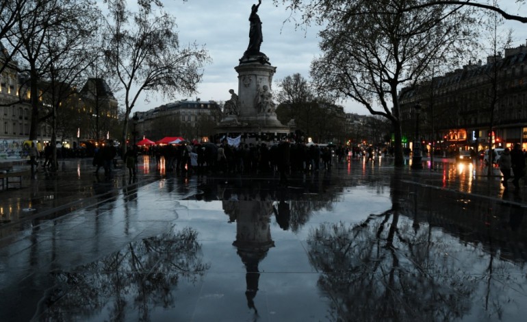 Paris (AFP). Débordements et dégradations en marge de "Nuit debout" à Paris: 22 interpellations