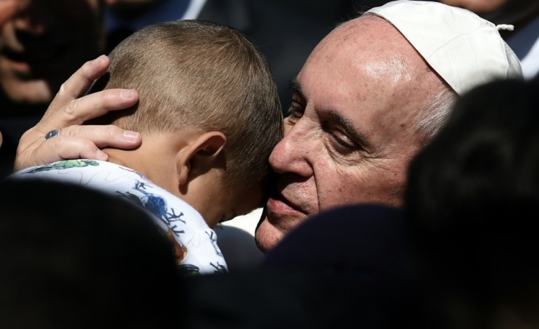 Cité du Vatican (AFP). Le pape évoque ému sa rencontre à Lesbos avec un homme "qui pleurait tant" 