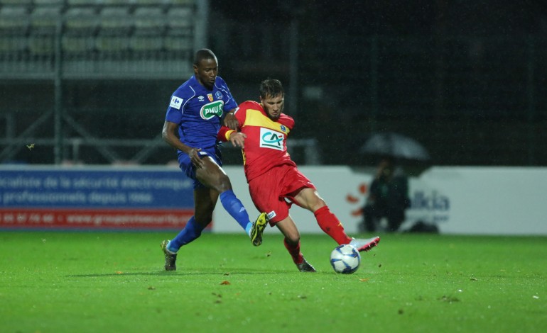 Football: Quevilly Rouen Métropole assure face à Mantes