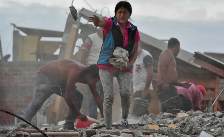 Pedernales (Equateur) (AFP). Séisme en Equateur: le bilan s'alourdit à 423 morts