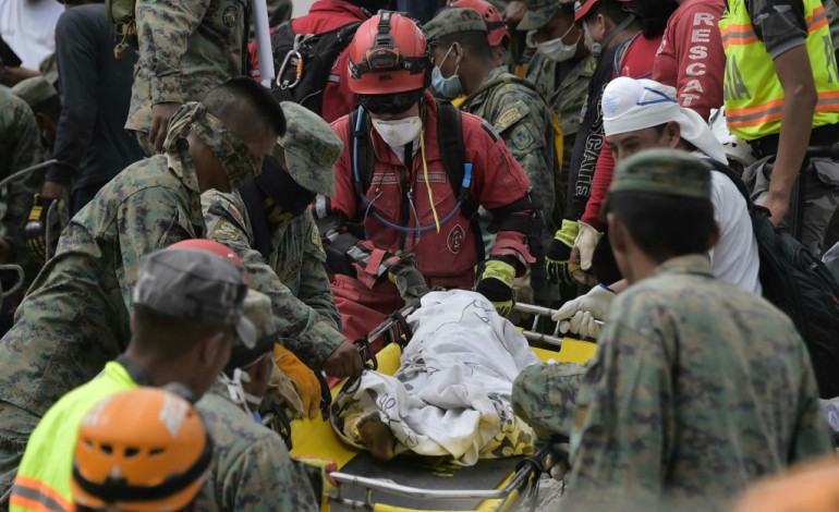 Pedernales (Equateur) (AFP). Séisme en Equateur: le bilan s'alourdit à 423 morts