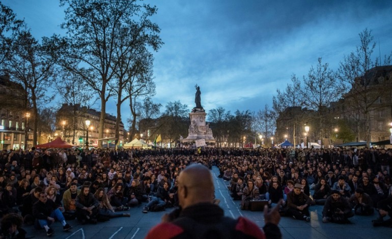 Paris (AFP). Nuit debout: après trois semaines, le mouvement s'interroge sur son avenir