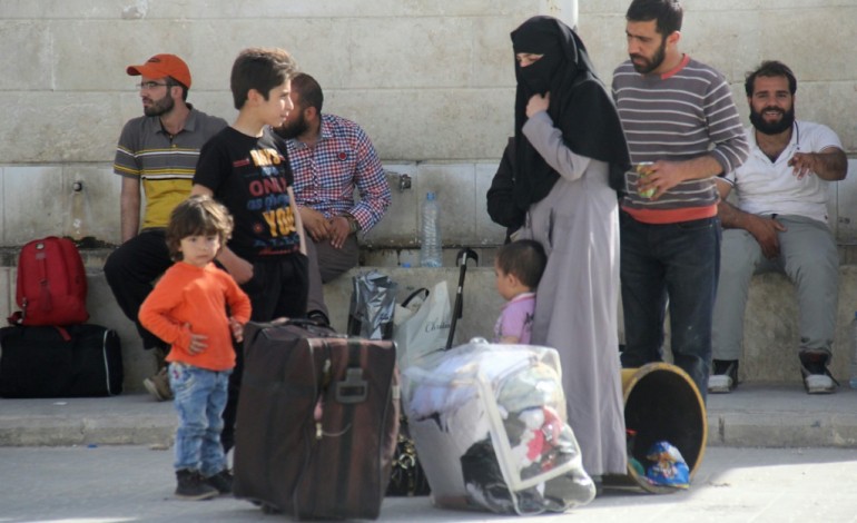 Beyrouth (AFP). Syrie: des centaines de personnes évacuées de villes assiégées 