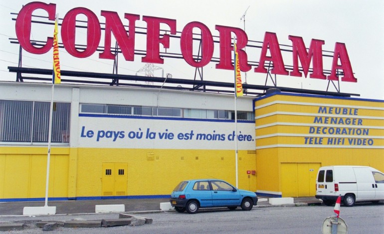 Paris (AFP). Conforama porte son offre sur Darty à plus d'un milliard d'euros, après la surenchère de la Fnac