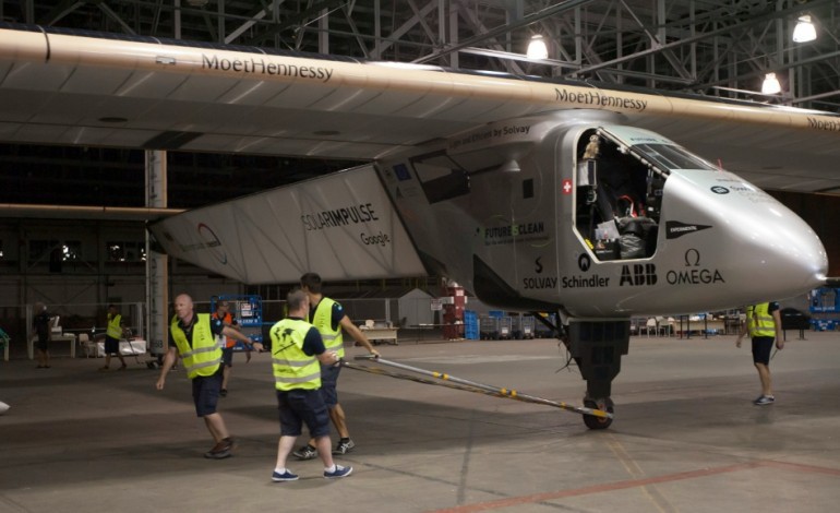 Honolulu (Etats-Unis) (AFP). Solar Impulse 2 reprend son tour du monde après 300 jours d'escale