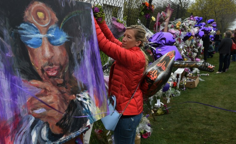 Chanhassen (Etats-Unis) (AFP). Mort de Prince: ni signe de traumatisme, ni de suicide