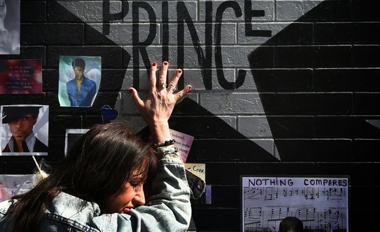 Chanhassen (Etats-Unis) (AFP). Prince a été incinéré lors d'une cérémonie privée, hommage public en préparation