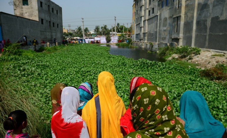Dacca (AFP). "Des Rana Plaza partout": le danger rôde toujours dans les ateliers textiles du Bangladesh