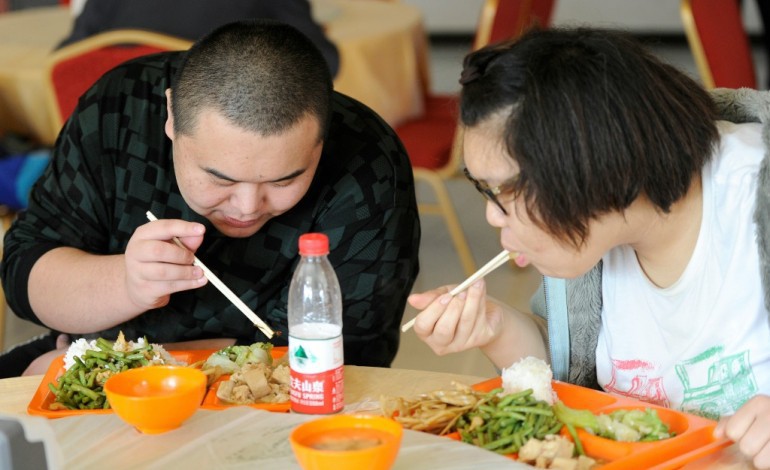 Paris (AFP). Chine: les jeunes attirés par la junk food, l'obésité explose
