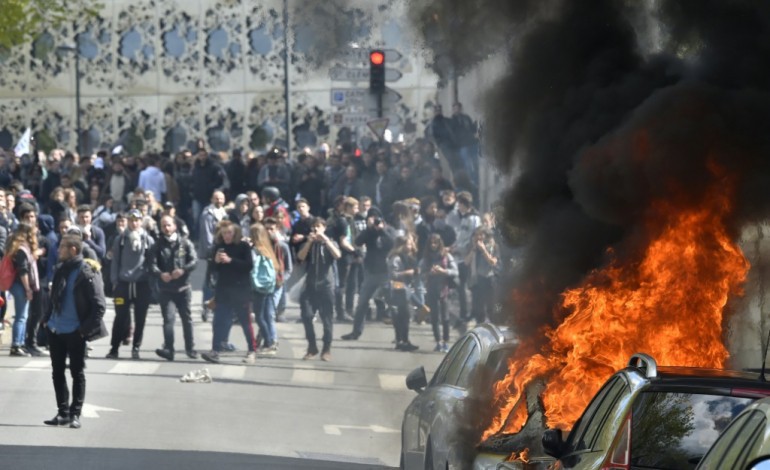 Paris (AFP). Loi travail: les syndicats condamnent les violences 