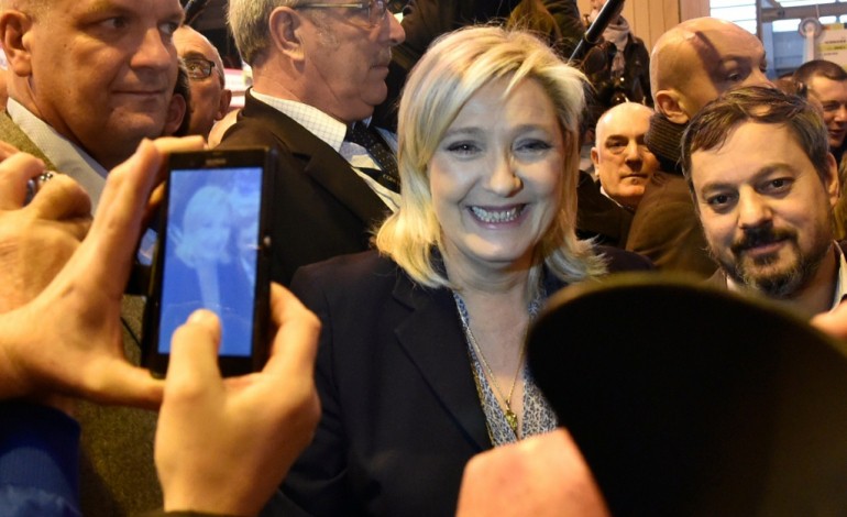 Paris (AFP). FN: un 1er mai "apaisé" avec J-M Le Pen en embuscade