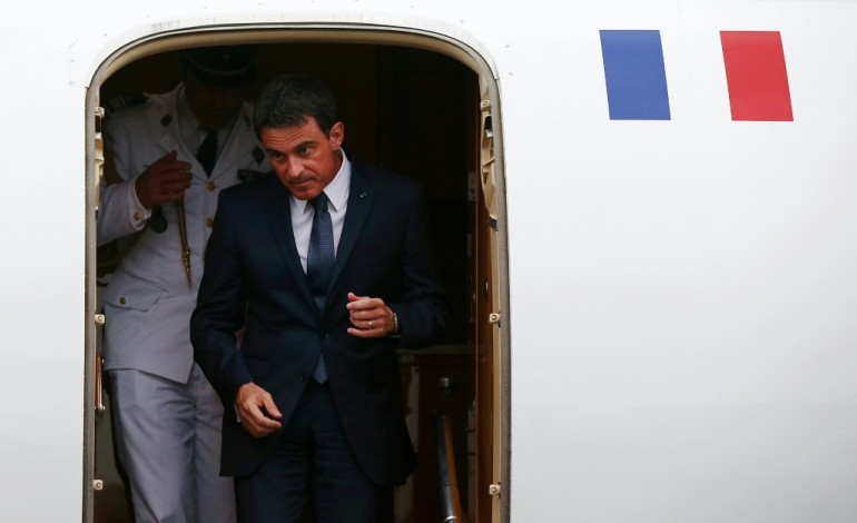 LIFOU  (France) (AFP). Défilés du 1er mai: Valls adresse une mise en garde aux "casseurs" 