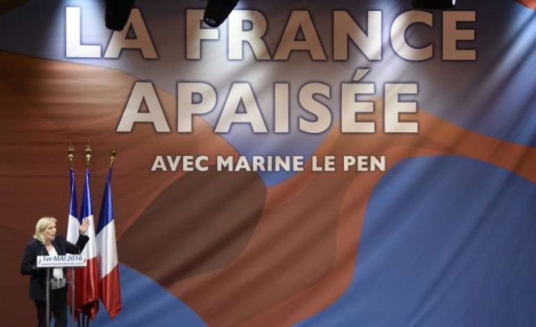 Paris (AFP). 1er mai avec J-M Le Pen: le FN demande à Arnautu et Gollnisch de démissionner des instances du parti