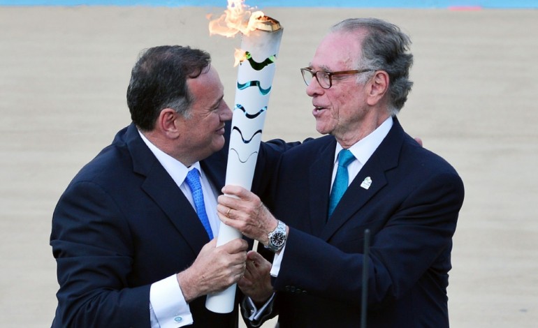 Brasilia (AFP). Brésil: la flamme olympique arrive, Rousseff s'apprête à partir