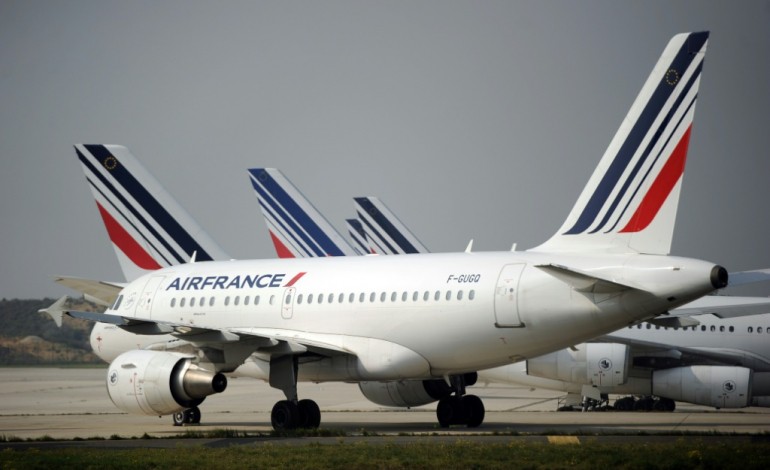 Paris (AFP). Air France va imposer à ses pilotes des baisses de rémunération à partir de juin