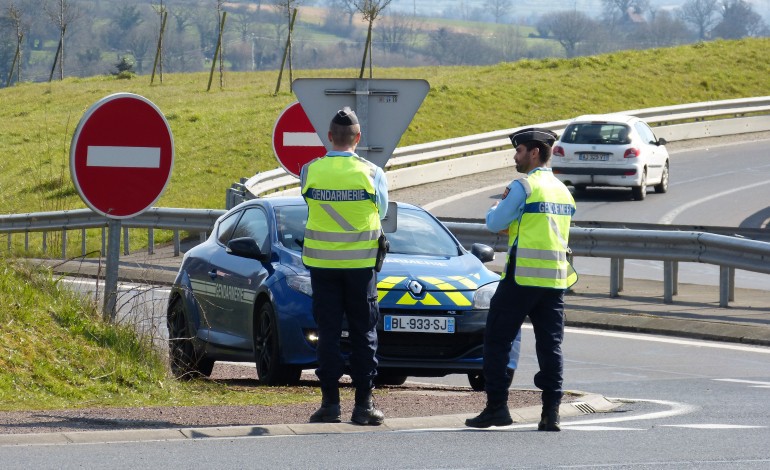 Gendarmes et policiers mobilisés sur les routes de la Manche pour le week-end prolongé