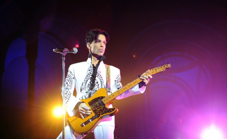 New York (AFP). Prince: l'hypothèse d'une overdose de médicaments se précise