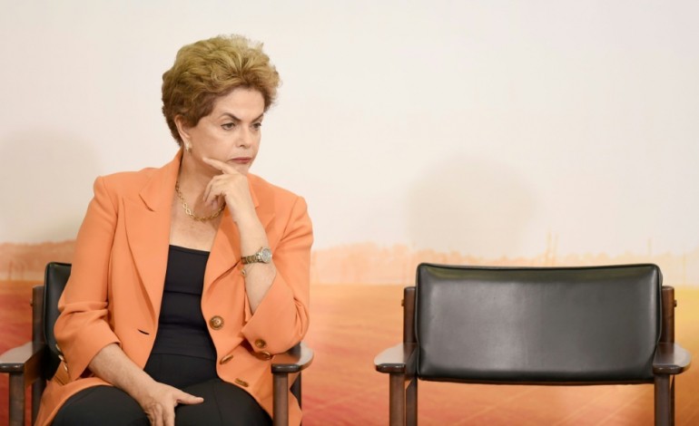 Londres (AFP). Brésil/corruption: Dilma Rousseff promet de "continuer à se battre"