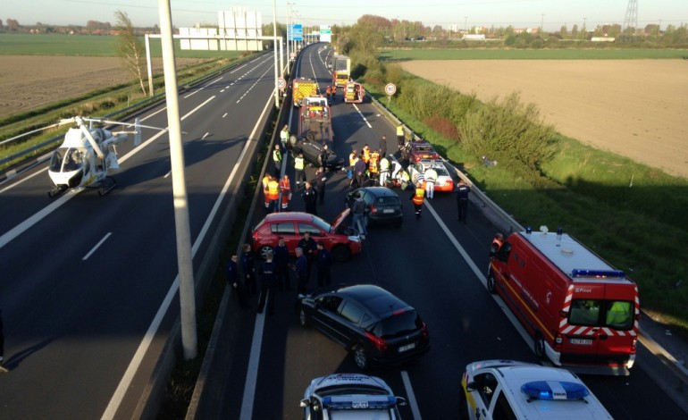 Coudekerque (France) (AFP). Voiture poursuivie par la police belge sur l'A16: une "configuration classique de passeurs" 
