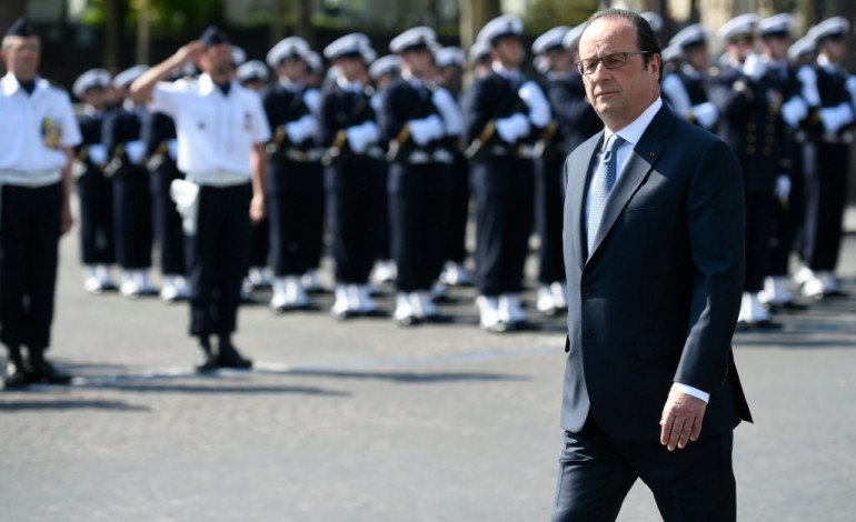 Paris (AFP). Hollande préside la dernière commémoration du 8 mai de son quinquennat