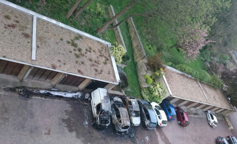 Caen : dix véhicules incendiés la nuit dernière [PHOTOS]