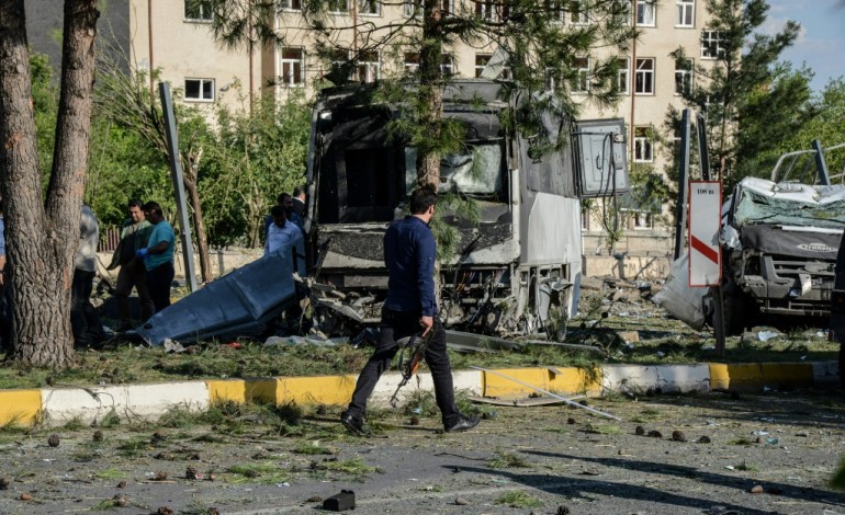 Diyarbakir (Turquie) (AFP). Attentat en Turquie: 3 morts et 22 blessés à Diyarbakir (agence)