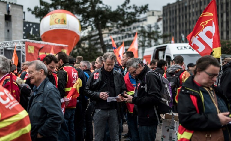 Paris (AFP). Les cheminots dans la rue pour défendre leurs conditions de travail