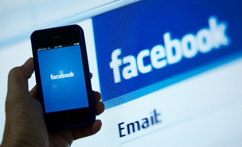 New York (AFP). Facebook accusé de manipuler les sujets tendance, la polémique fait rage