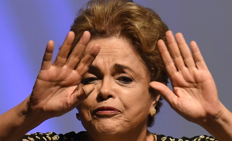 Rio de Janeiro (AFP). Dilma Rousseff, l'ex-guerillera au bord du précipice
