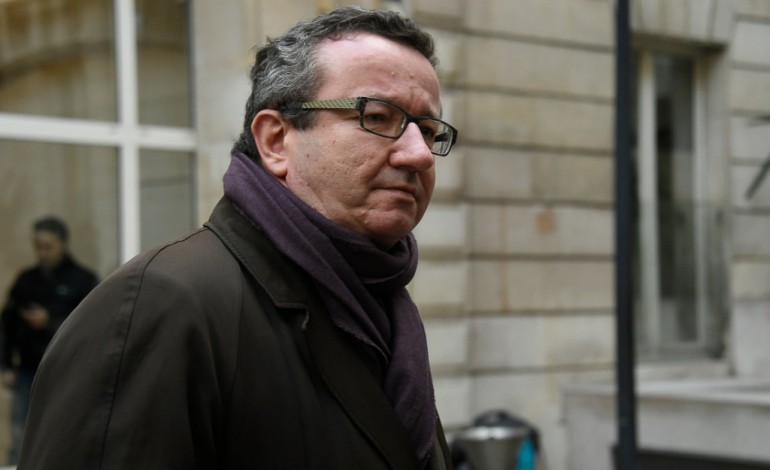 Paris (AFP). Censure: les frondeurs PS cherchent à déposer une "motion des gauches" (Paul) 