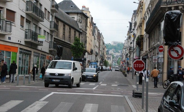 Près des voies Teor, à Rouen, fini les feux tricolores et place aux stops