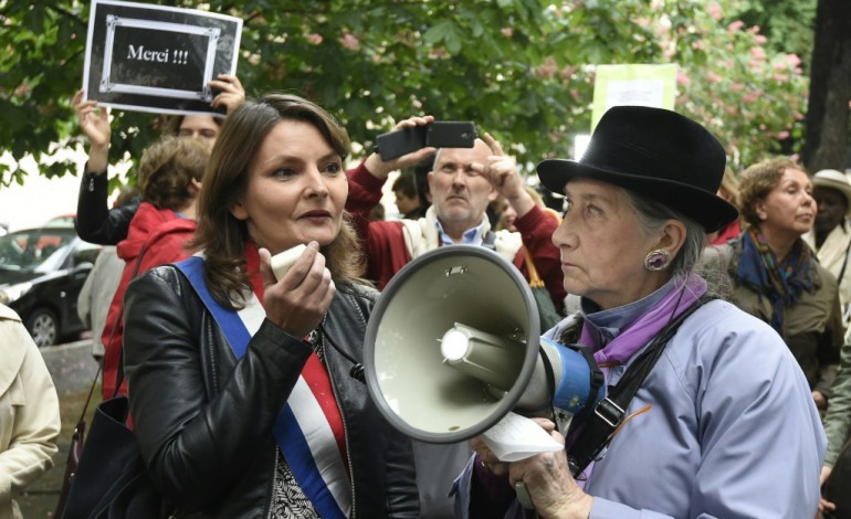 Paris (AFP). Affaire Baupin: féministes et députées manifestent pour réclamer la fin de l'impunité et de l'omerta 