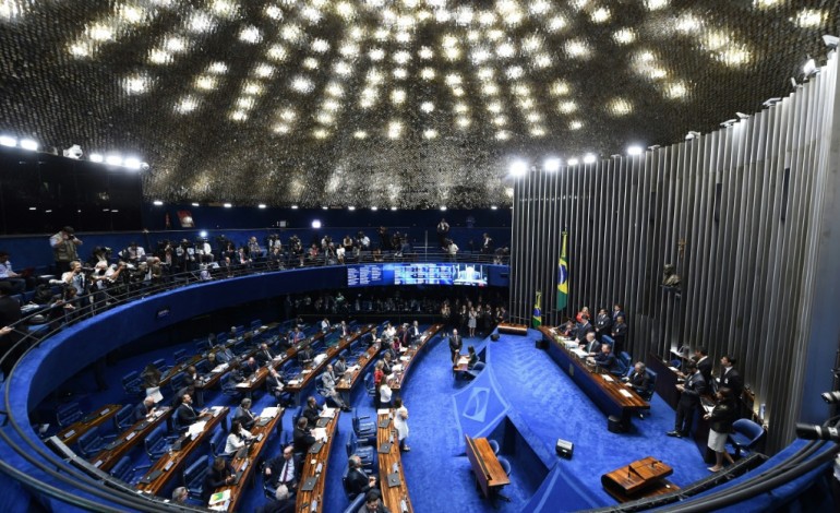 Brasilia (AFP). Brésil: une majorité de sénateurs ont dit vouloir voter pour écarter Rousseff