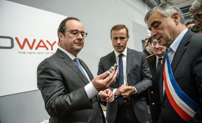 Les Mureaux (AFP). Loi travail: Hollande défend un "texte de progrès"