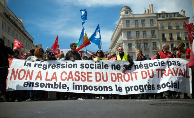 Paris (AFP). Loi travail: la motion de censure débattue dans un climat tendu à gauche et dans la rue