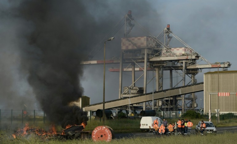 Rennes (AFP). Loi travail: opérations escargot, barrages filtrants, raffineries bloquées 