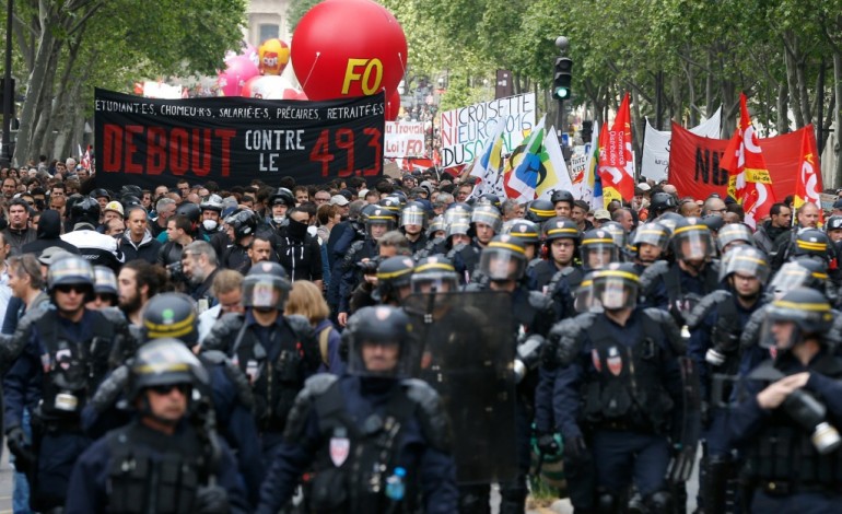 Paris (AFP). Loi travail: plusieurs milliers de manifestants à Paris sous haute surveillance policière