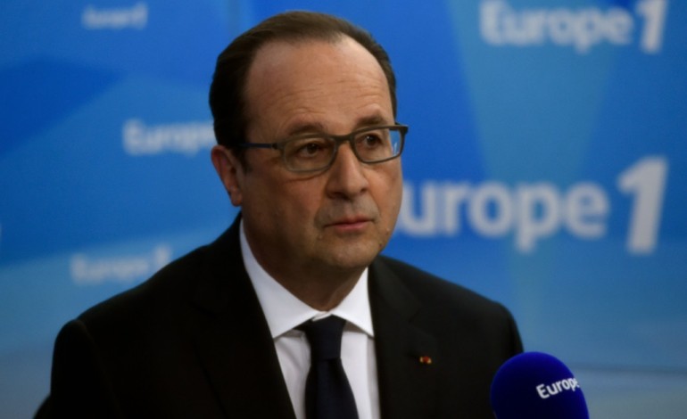 Paris (AFP). Violences: Hollande a apporté un "soutien très clair" aux policiers 