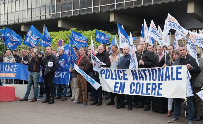 Rouen : les policiers manifestent contre la "haine anti-flics"