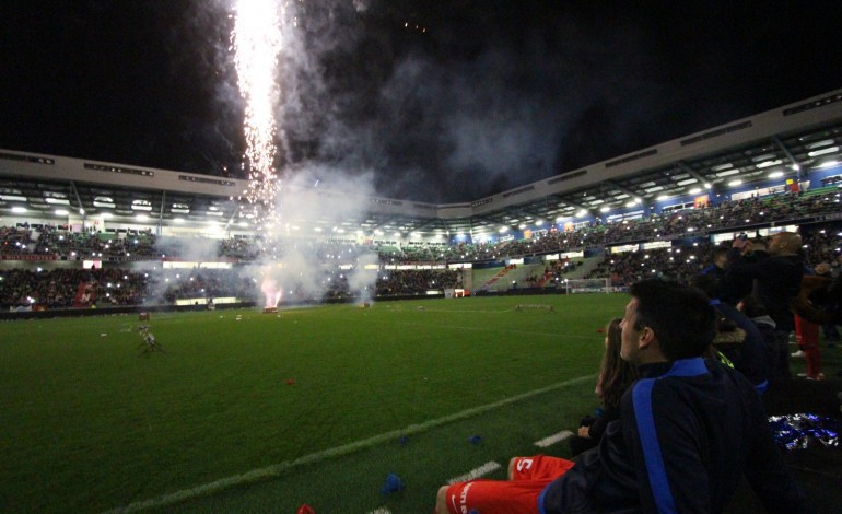 Ligue 1 : instant de communion entre supporters et joueurs au Stade Malherbe Caen [ VIDÉO ]