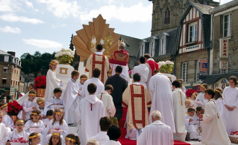 Le grand Sacre de Villedieu présidé par l'Archevêque de Rouen