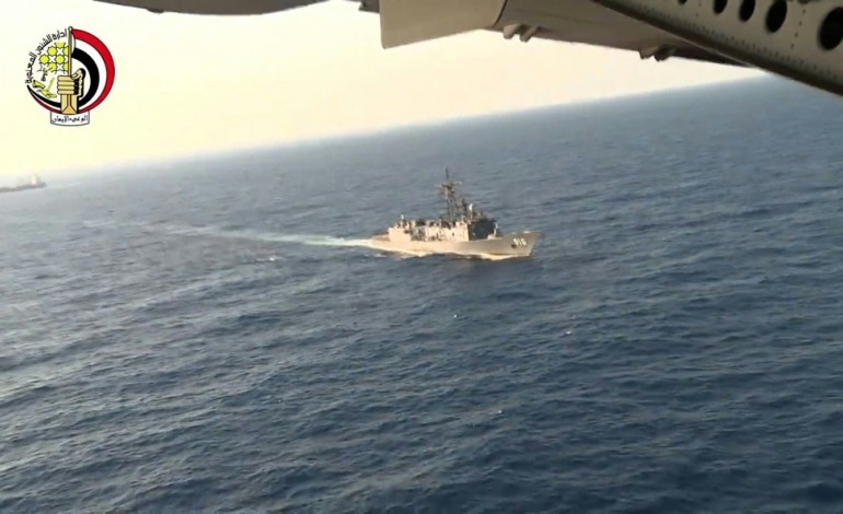 Le Caire (AFP). EgyptAir: l'armée annonce avoir trouvé des débris de l'Airbus