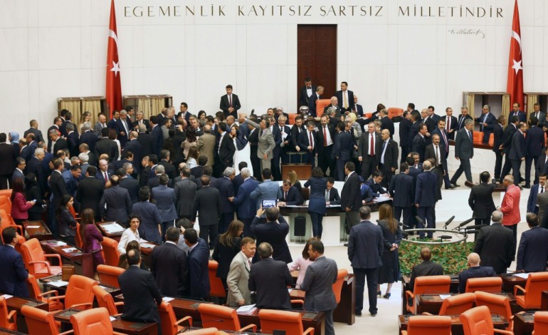 Ankara (AFP). Turquie: le Parlement approuve la levée de l'immunité des députés