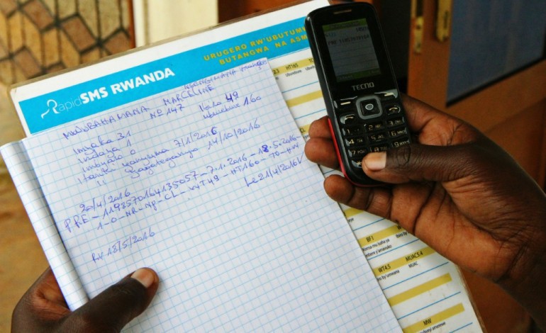 Nyarukombe (Rwanda) (AFP). Au Rwanda, des textos peuvent sauver les nouveaux-nés